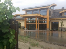 Grizzli Winery Entrance